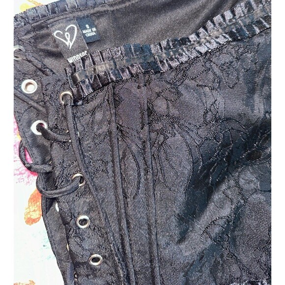 Windsor black lace corset - Picture 4 of 5